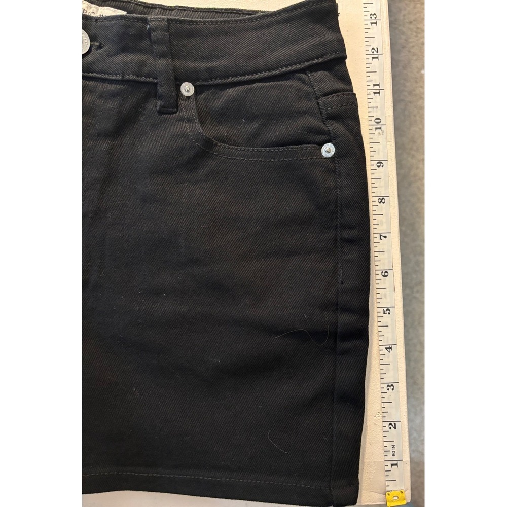 NEW! Juicy‎ Couture Black Denim Shorts Womens Size 6 Mid Rise Stretch 3" inseam - Picture 3 of 7